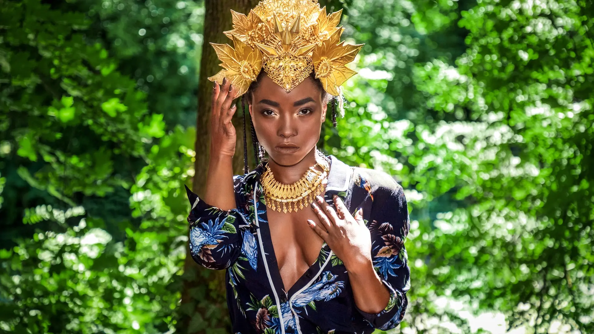 Sculptural Headpieces in Berlin: Building a Cohesive Fashion Editorial Across Six Models - Phil Halfmann Fashion portrait featuring a sculptural gold leaf headpiece in Berlin